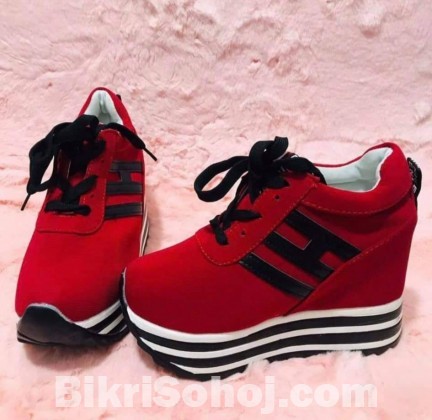 Fashionable ladies sneaker